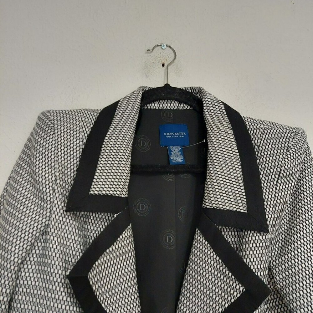 Doncaster Collection Notch Blazer Coat Size 6 White Silver Black Trim‎ Button Up - Picture 2 of 10